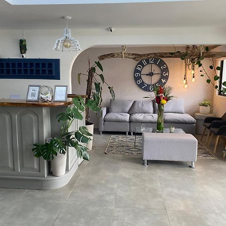 Berlor Airport Inn Río Segundo Екстериор снимка