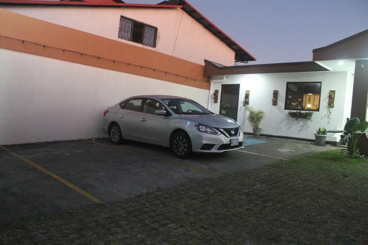 Berlor Airport Inn Río Segundo Екстериор снимка