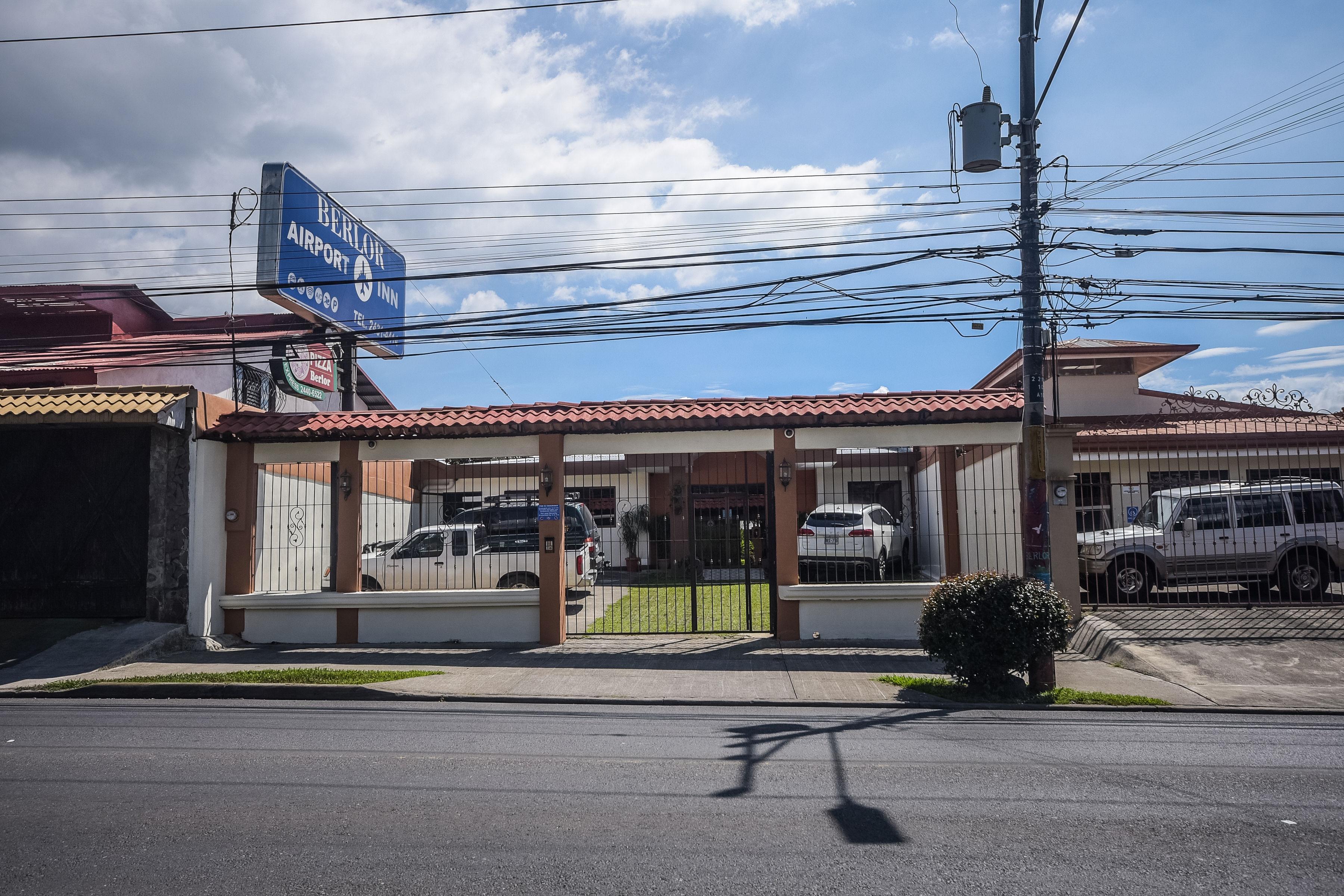 Berlor Airport Inn Río Segundo Екстериор снимка