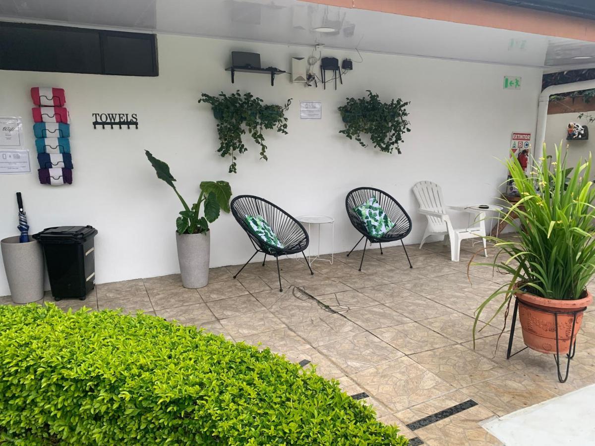 Berlor Airport Inn Río Segundo Екстериор снимка