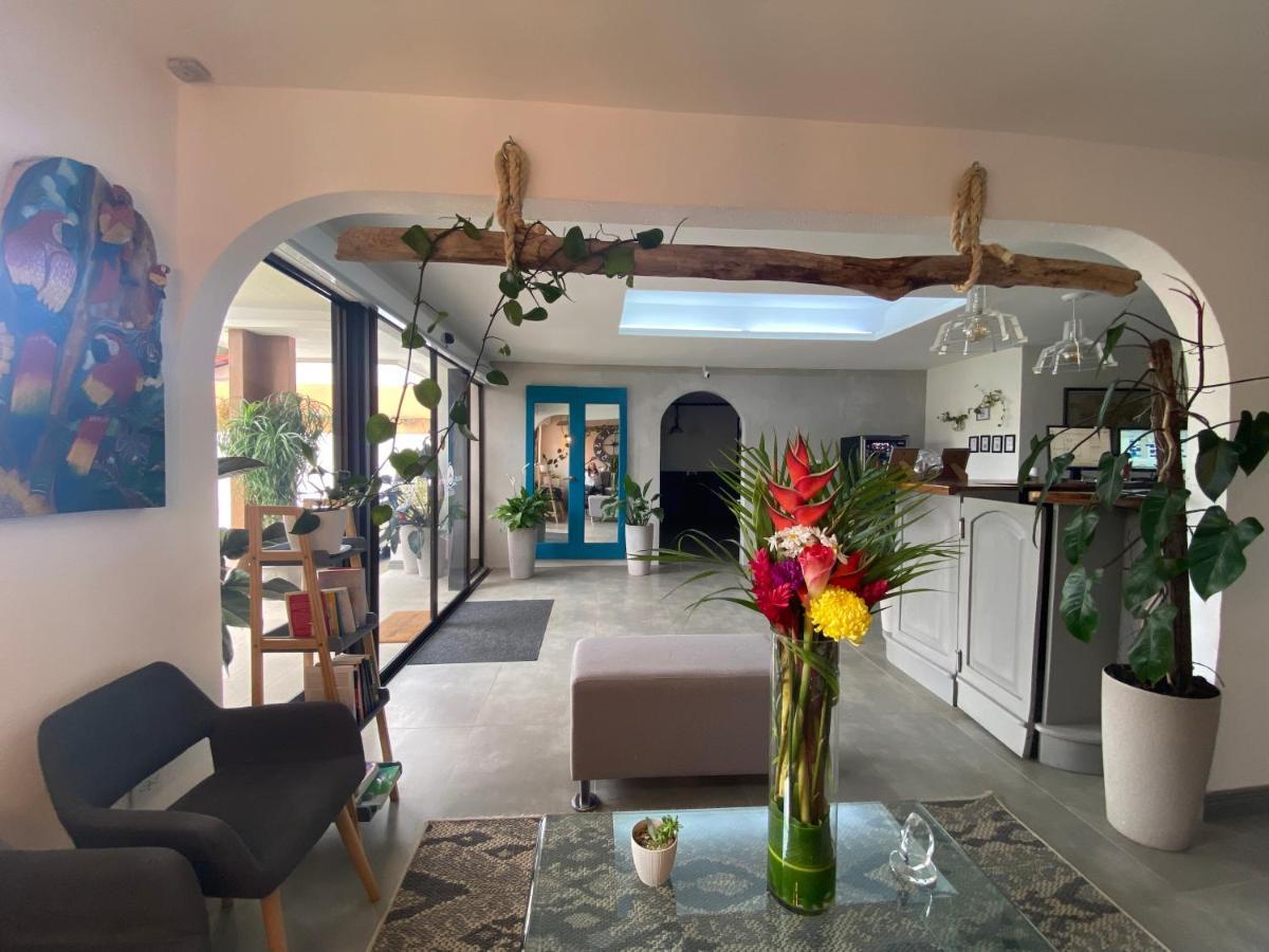Berlor Airport Inn Río Segundo Екстериор снимка