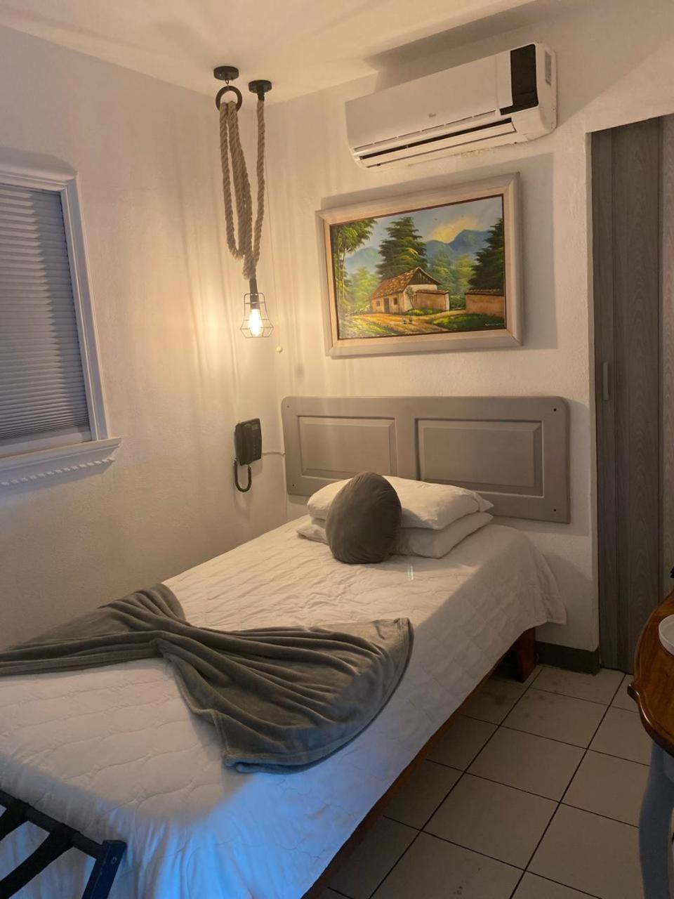 Berlor Airport Inn Río Segundo Стая снимка