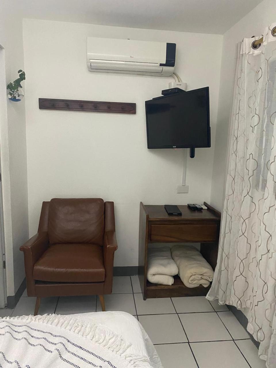 Berlor Airport Inn Río Segundo Екстериор снимка