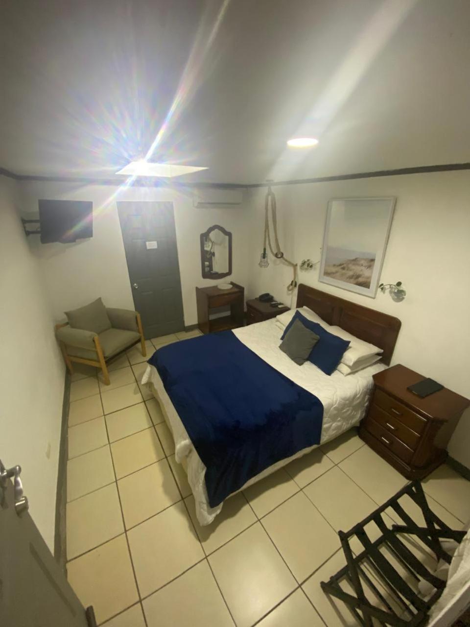 Berlor Airport Inn Río Segundo Стая снимка