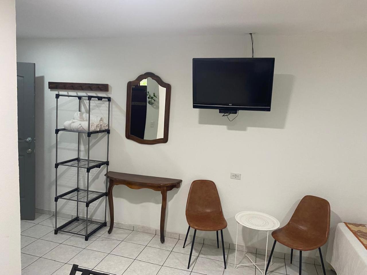Berlor Airport Inn Río Segundo Екстериор снимка