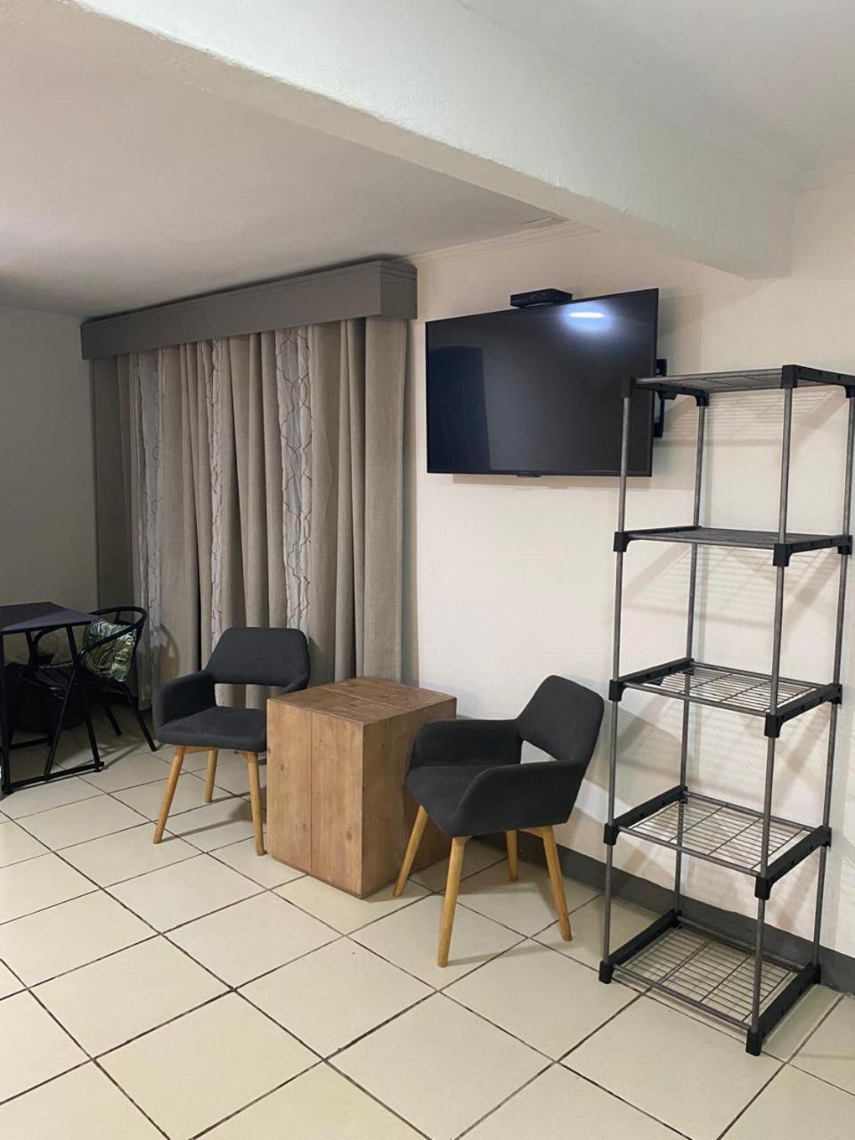 Berlor Airport Inn Río Segundo Екстериор снимка