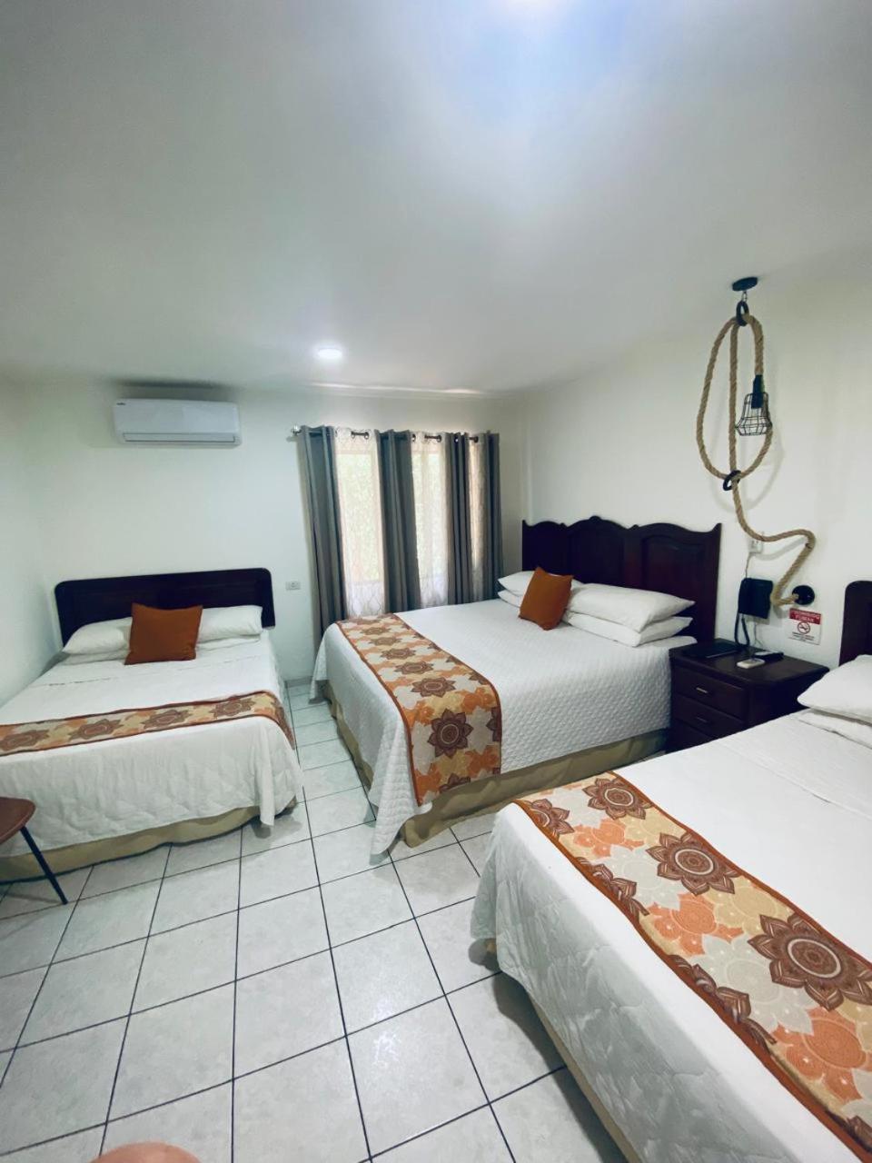 Berlor Airport Inn Río Segundo Стая снимка