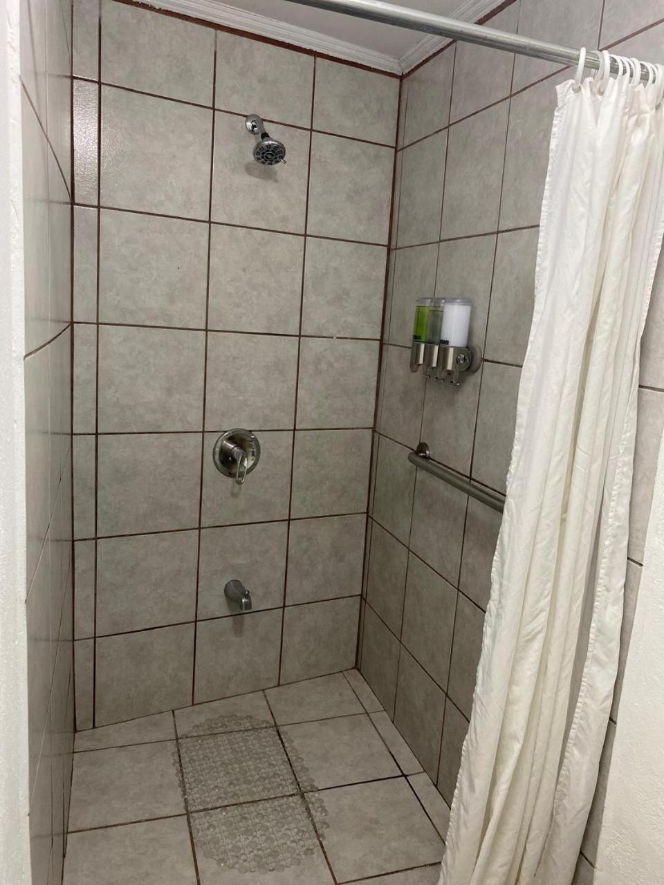 Berlor Airport Inn Río Segundo Стая снимка